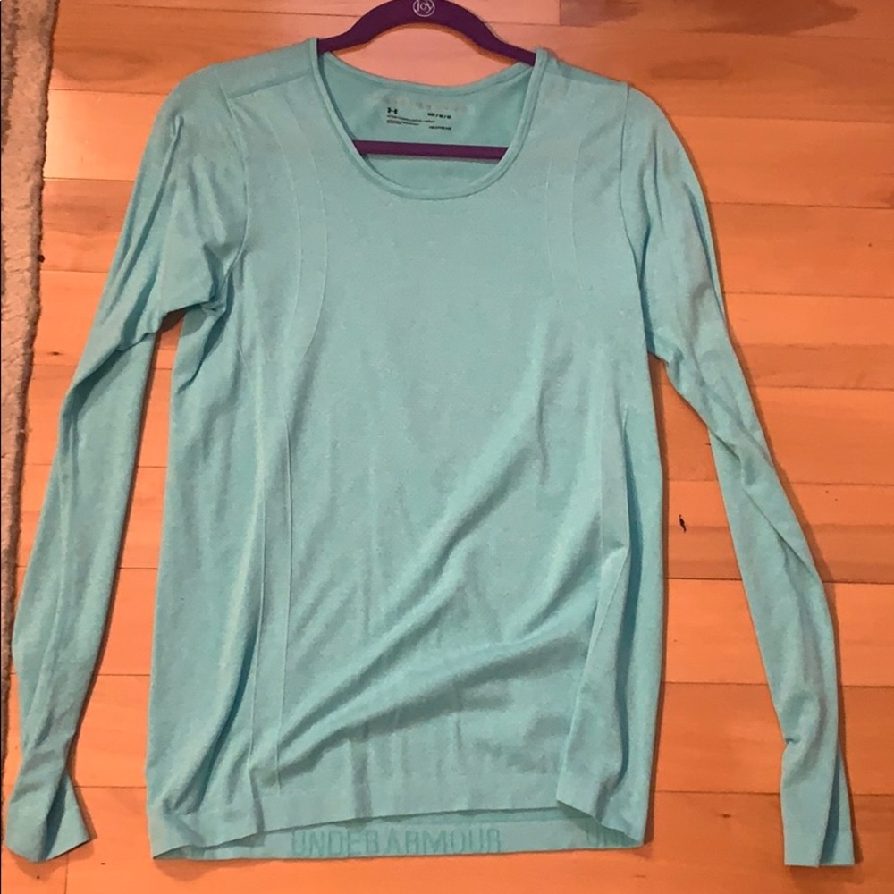 Under armour threadborne heat gear top.